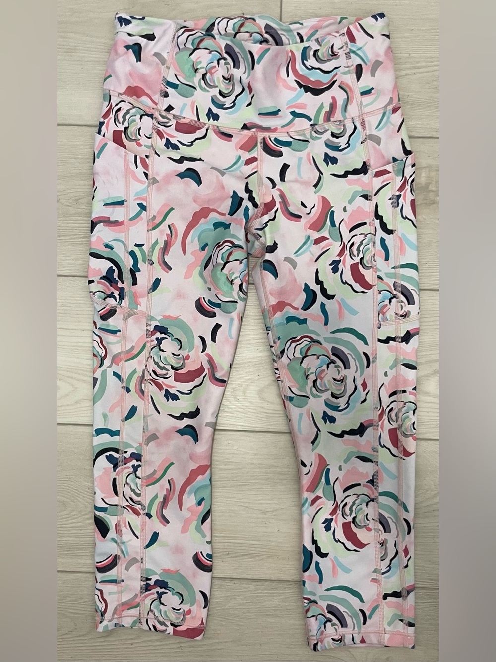 Athleta Ultimate Stash ll Capri Leggings
